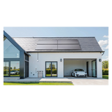 SolarFlow 2400 AC gekoppelte Wechselrichter am Haus neben Garage